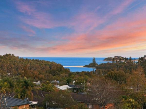 Holiday Home with Ocean Views Wamberal